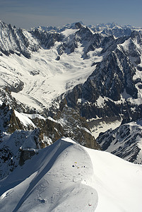 白朗山上的滑雪机风险降落伞登山黄色运动图片