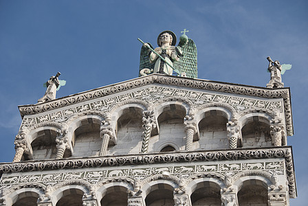 卢卡的建筑图大教堂村庄旅行大天使建筑物石头建筑学窗户艺术天空图片