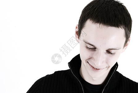 年轻人的肖像男性毛衣男人黑色微笑白色工作室头发图片