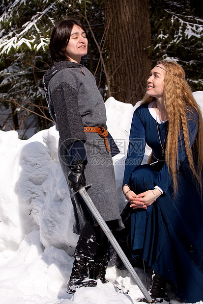 冬林的两位女士神话骑士裙子森林艺术衣服短剑精灵武神蓝色图片