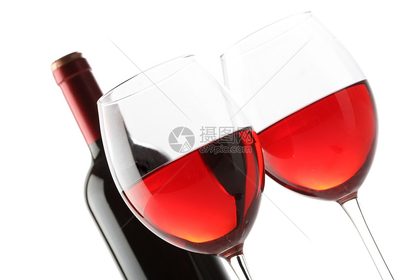 两杯红酒和一瓶酒香味水晶品酒红色庆典饮料酒杯液体玻璃派对图片