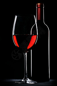 红酒瓶和玻璃红色液体背光派对酒杯香味庆典品酒瓶子饮料图片