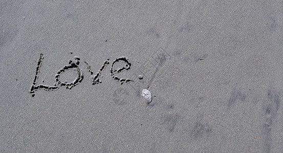 爱在沙沙中海洋海浪写作棕褐色泡沫图片