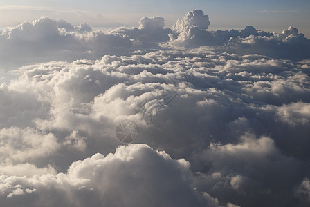 云层之上天空飞行航班蓝色日落白色航空公司风景鸟瞰图地平线图片