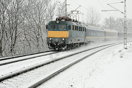 列火车速度乘客降雪铁路状况运动爆破车皮运输暴风雪图片