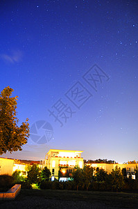 夜夜天空物理学天堂宇宙天体房子星星建筑城市乳白色图片