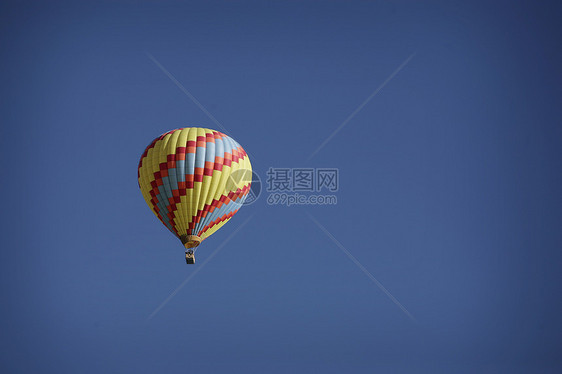 弹珠气氛天空条纹漂浮红色蓝色热气运动航班篮子图片