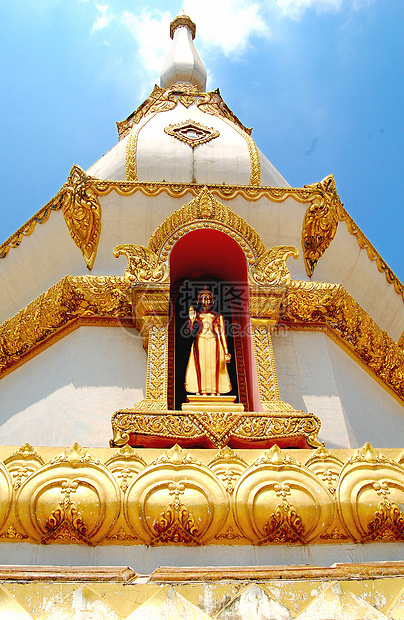 在泰国寺庙里的佛像天空晴天旅行蓝色雕塑雕像崇拜艺术图片