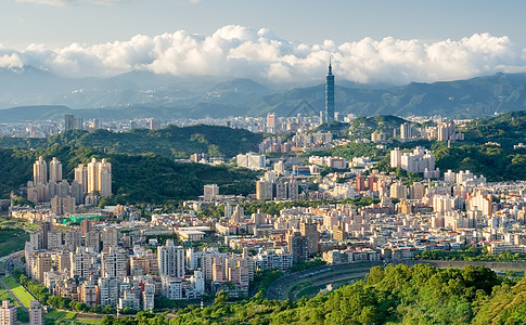 绿色城市场景地标蓝色街道建筑戏剧性建筑学摩天大楼天空游客图片