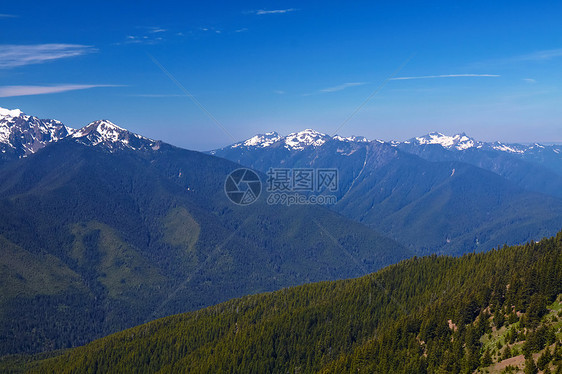 飓风脊顶峰海拔高地爬坡草地荒野远足风景森林蓝色图片