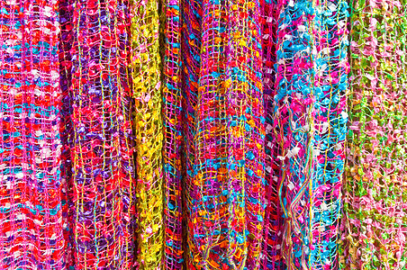 色彩多彩的围巾纺织品衣服艺术服装服饰概念图片