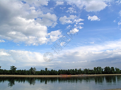 阿达湖土地森林海滩环保太阳树木蓝色绿色荒野休闲图片