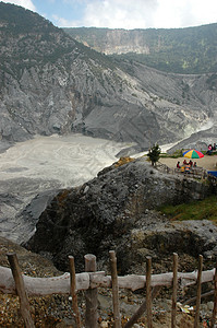 塔古库班普腊胡火山坑乐趣传奇文化旅游家庭火山薄雾岩石艺术快感图片