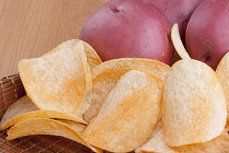 土豆薯片营养金子蔬菜原油芯片粉色黄色棕色噼啪圆形图片