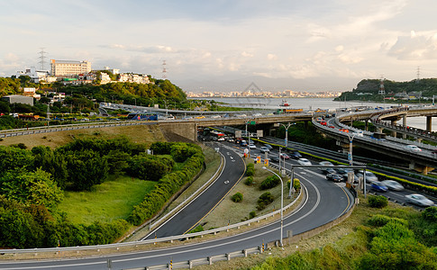 互换城市景观环形建筑穿越金属汽车坡道交通运输天空图片