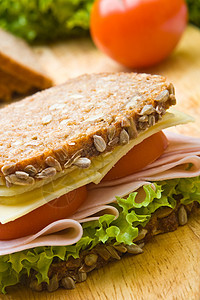 新鲜全餐三明治叶子野餐盘子午餐火腿饮食种子小麦小吃乳制品图片
