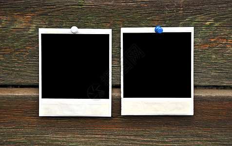 木木背景的两张空白照片框图片