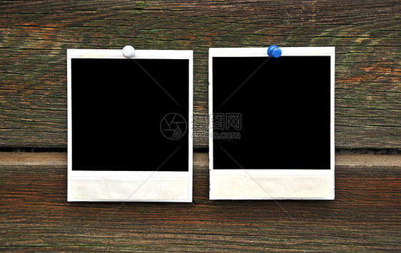 木木背景的两张空白照片框图片