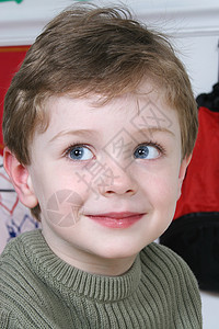 可爱的四年大眼睛四岁男孩侄子学前班毛衣幼儿园男性孩子金发玩具蓝色微笑图片