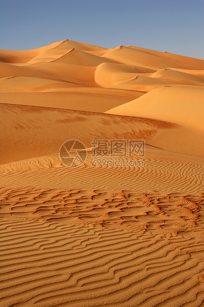 空的四分之一面体沙丘空季干旱旅游色彩旅行风景孤独场景天空图片