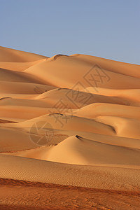 空的四分之一面体风景天空沙漠旅行色彩场景干旱沙丘寂寞图片