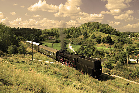 乘蒸汽列车的风景航程旅游农村火车房子爬坡村庄农业爱好机车图片