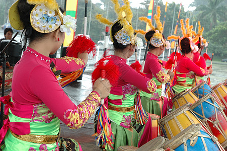 传统舞者旅游社会成员艺术工具团体乐器音乐戏服文化图片