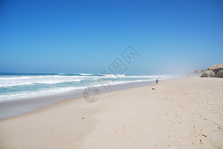 普拉亚德雷伊美丽的海滩场景石头海岸海岸线海洋天空地平线风景蓝色海浪图片