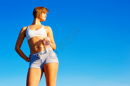 Fit Fit 年轻女性在外工作女士晴天公园天空短裤乐趣训练蓝色活力瓶子图片
