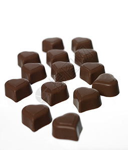 心形巧克力棕色心型产品白色静物可可糖果礼物背景图片
