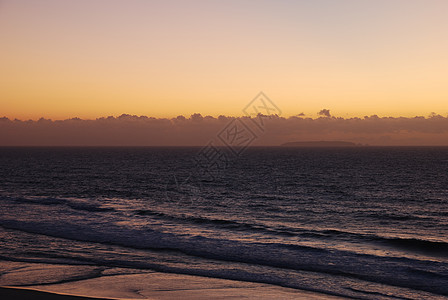 葡萄牙的多彩日落反射阳光海洋海滩海岸线地平线海岸天空热带风景图片