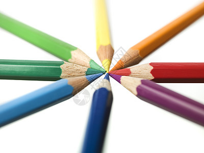 彩色铅笔静物绘画编队白色痕迹蓝色紫色红色黄色粉笔图片