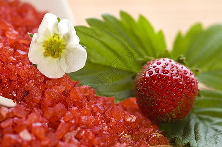 含有草莓的斯帕成分矿物质精神生活福利洗澡花瓣身体水果乐趣治疗图片