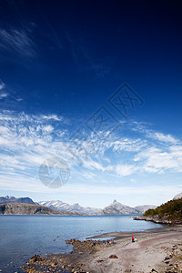 挪威海岸岩石海滩地平线旅行支撑海洋蓝色风景峡湾天空图片