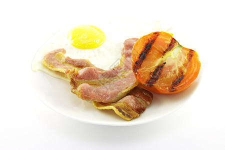 白板上的培根 鸡蛋和番茄红色油炸盘子猪肉食物黄色烹饪味道平底锅脂肪图片