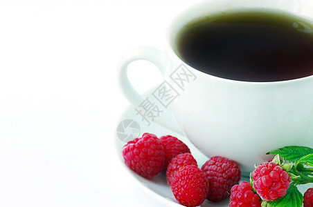 白背景的草莓茶 草药茶图片