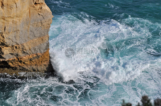 美丽的蓝色海洋海浪 澳大利亚石灰石吸引力波浪编队地标岩石悬崖游客日落冲浪图片