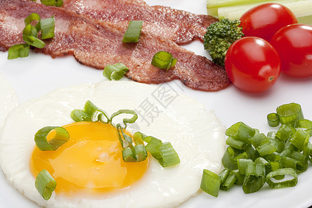 煎蛋黄色食物午餐营养白色棕色芹菜早餐蛋黄洋葱图片