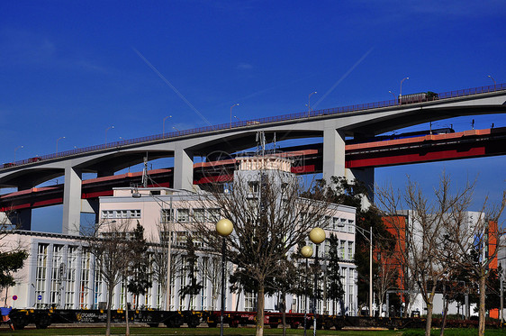 桥街道全景建筑学大海旅行汽车国家海岸历史火车图片