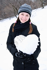 雪的心女性女孩森林白色衣服木头喜悦冬装女士图片