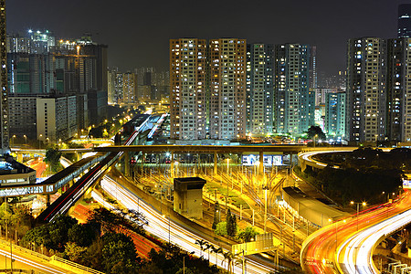 夜间现代城市速度运输市中心沥青运动车辆踪迹摩天大楼驾驶旅行图片