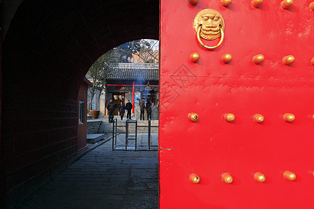 宗教建筑建设叶子概念红色庙门建造旅行图片