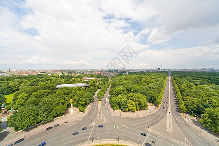 柏林全貌全景城市绿色雕像树木首都场景回旋处天空交通图片