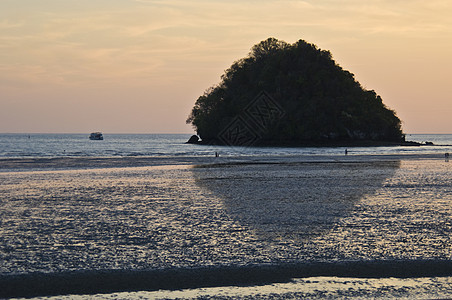 安达曼海日落热带高尔夫球海滩旅游风景旅行太阳反射假期海岸线图片