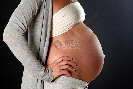 孕妇的肚皮早产幸福分娩营养育婴预防安全出生父母婴儿图片