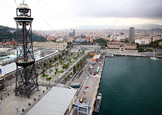 巴塞罗那市和港湾的空中观察吸引力旅游天线办公室建筑椭圆形天空港口摩天大楼旅行图片