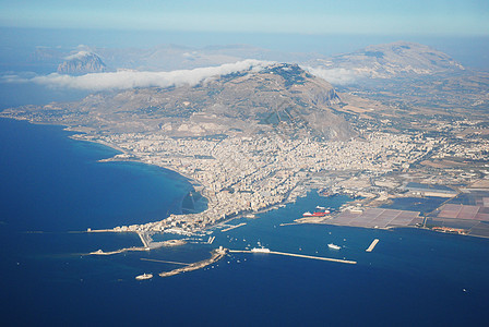 西西里语高地高尔夫球山脉太阳天空图片