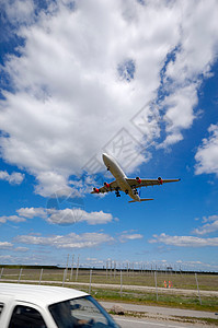 着陆飞机风险白色蓝色勘探假期运动翅膀多云旅行涡轮图片