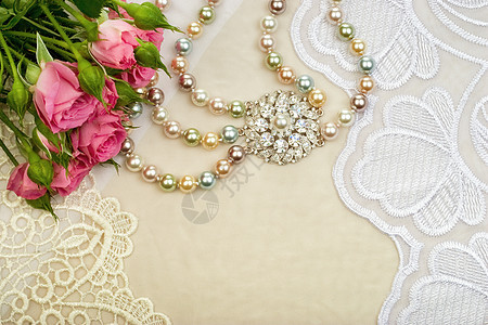 玫瑰和豪华特饰刺绣胸针金属花朵宝石粉色花丝珍珠珠宝装饰品图片