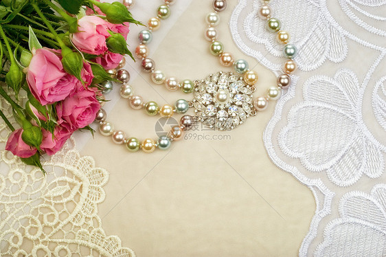 玫瑰和豪华特饰刺绣胸针金属花朵宝石粉色花丝珍珠珠宝装饰品图片